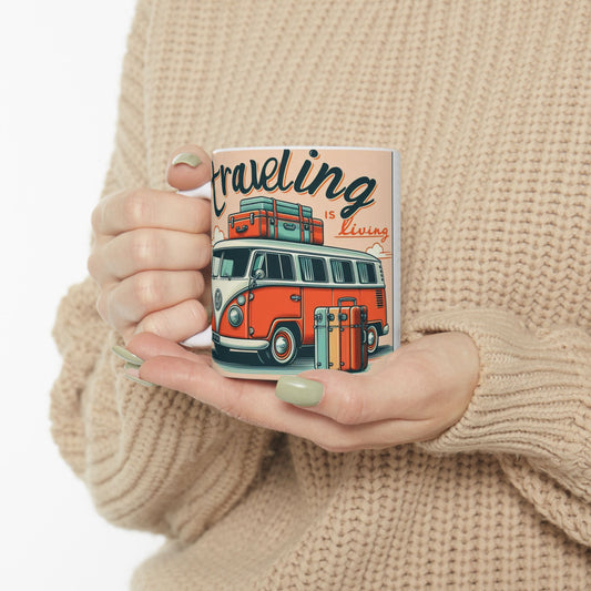 Taza "Traveling is living" – Cerámica Premium
